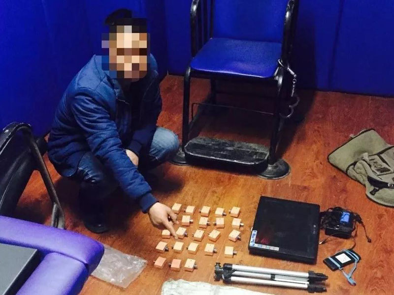 黃某指認騙人的器材