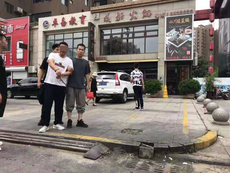 停車轉(zhuǎn)移尸體地點(diǎn)