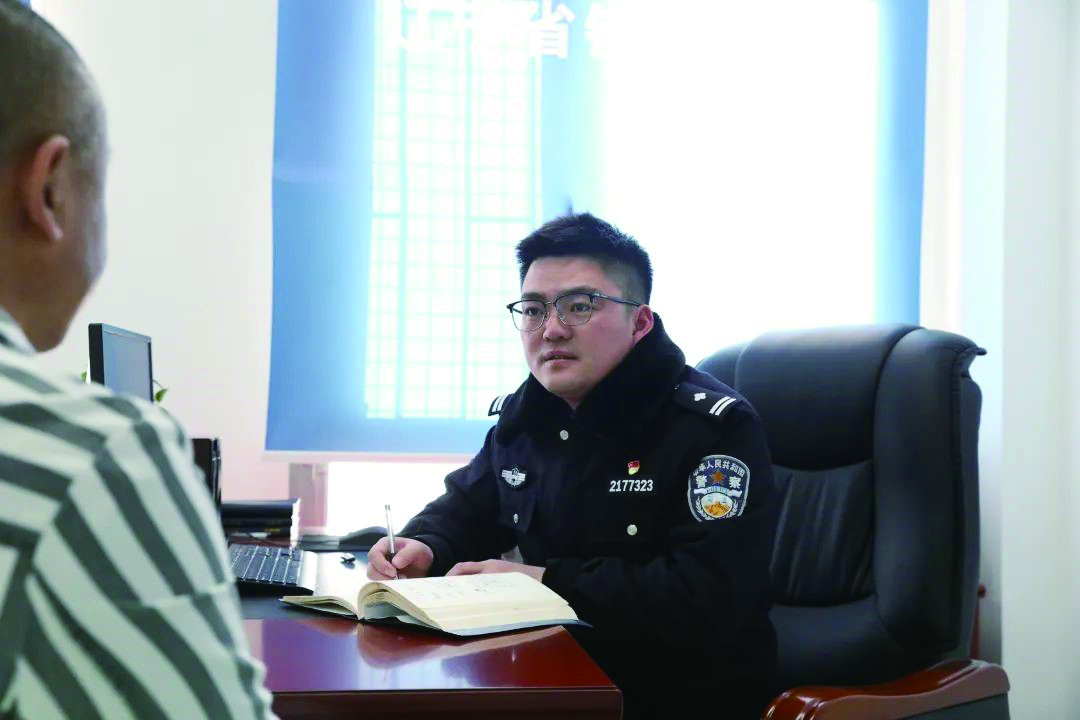 楊歡與服刑人員談話