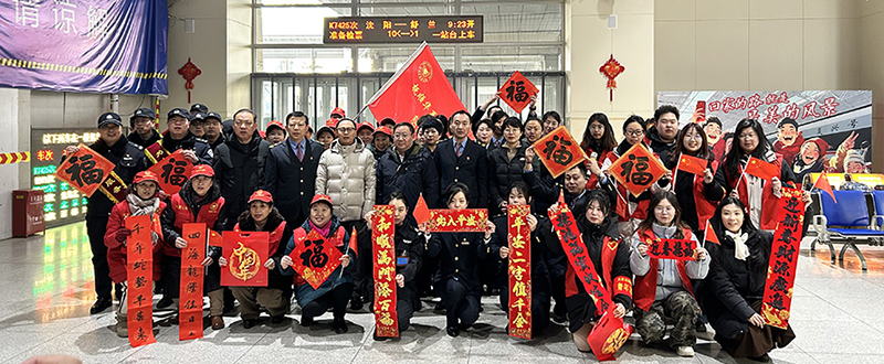 （撫順）一張張飽蘸筆力、滿含祝愿的“?！弊衷诼每褪种袀鬟f