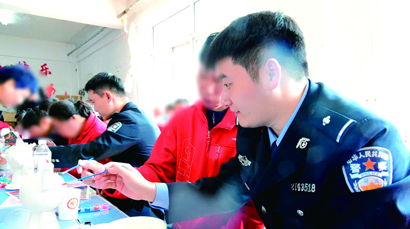 撫順第一監(jiān)獄青年志愿者服務(wù)隊開展公益慰問活動。