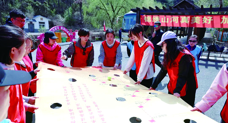 省女子監(jiān)獄組織民警開展素質(zhì)拓展活動