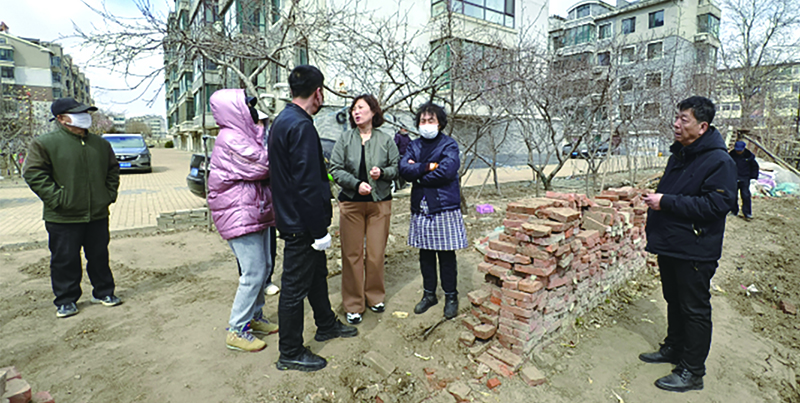 二題圖，調(diào)解現(xiàn)場