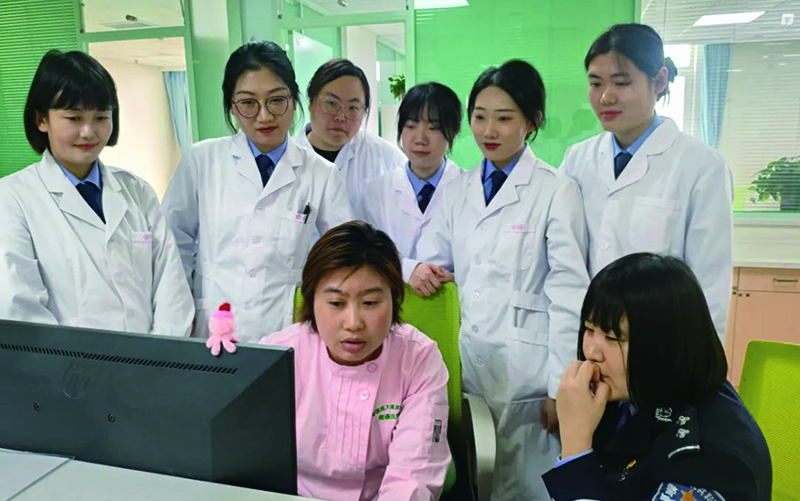 省第二女子監(jiān)獄組織醫(yī)療民警職工前往沈陽雍森醫(yī)院參觀學習