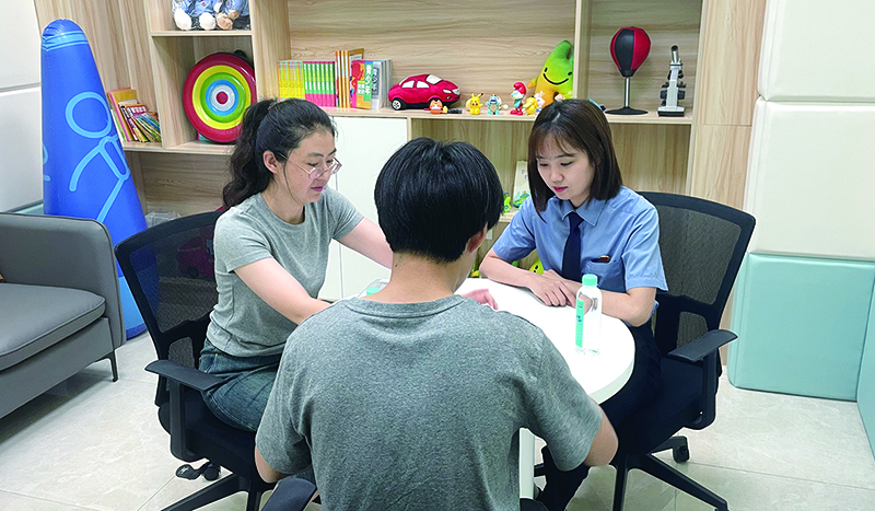 渾南區(qū)司法局聯(lián)合渾南區(qū)人民檢察院邀請(qǐng)心理咨詢老師對(duì)未成年社區(qū)矯正對(duì)象進(jìn)行心理輔導(dǎo)。