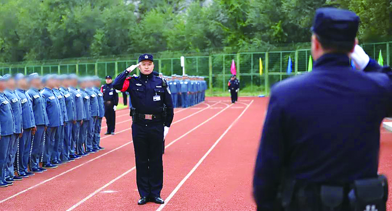 二題圖，競(jìng)賽現(xiàn)場(chǎng)。