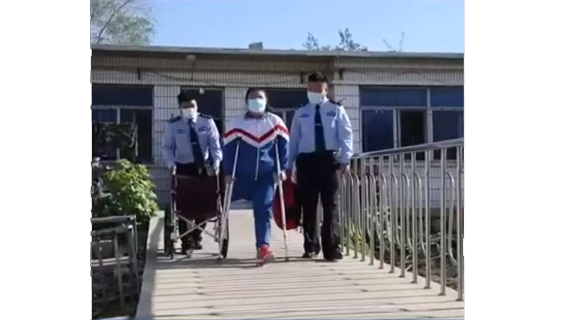 第五屆平安中國(guó)“三微”大賽遼寧獲獎(jiǎng)優(yōu)秀短視頻展播 |《“折翼女孩”的恩情名單：36名民警大愛拼接飛翔之羽》